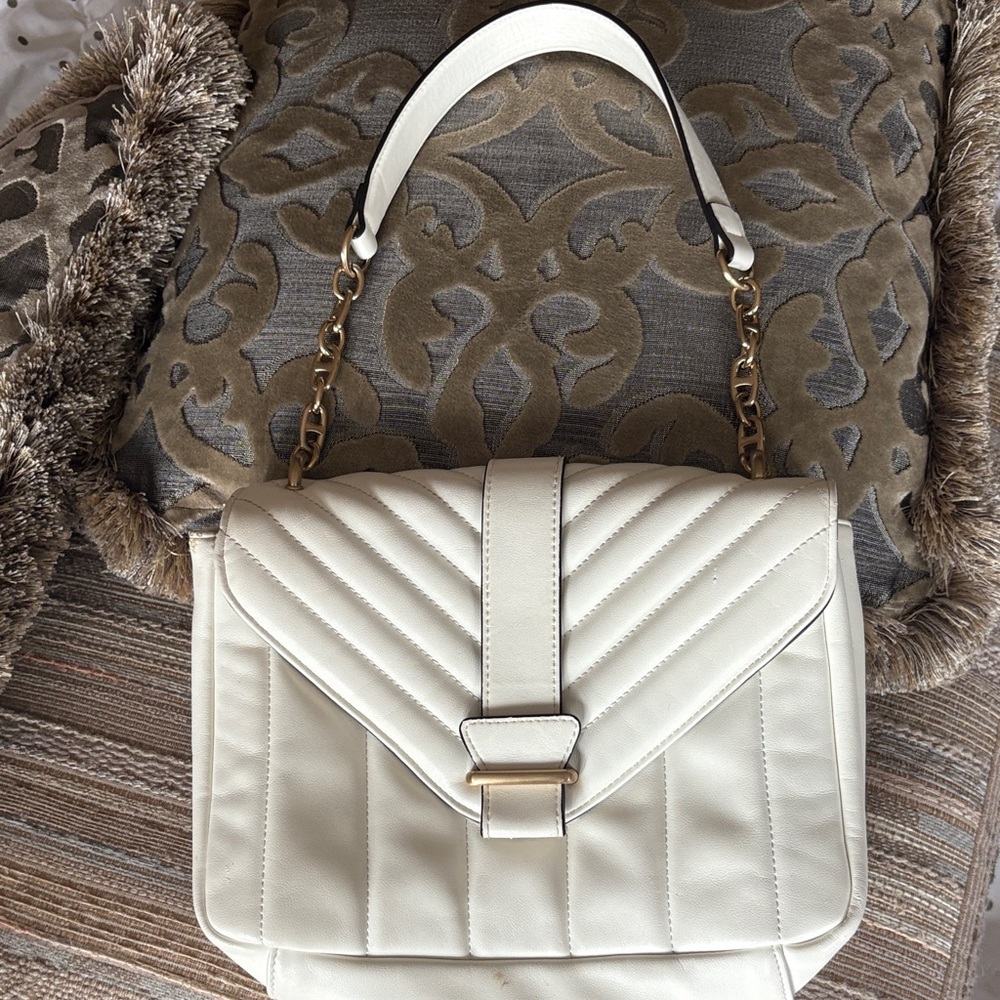 Elegant White Quilted Shoulder Bag